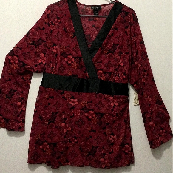 Romantic Lane Bryant Red Roses Top 22/24 - Picture 3 of 4